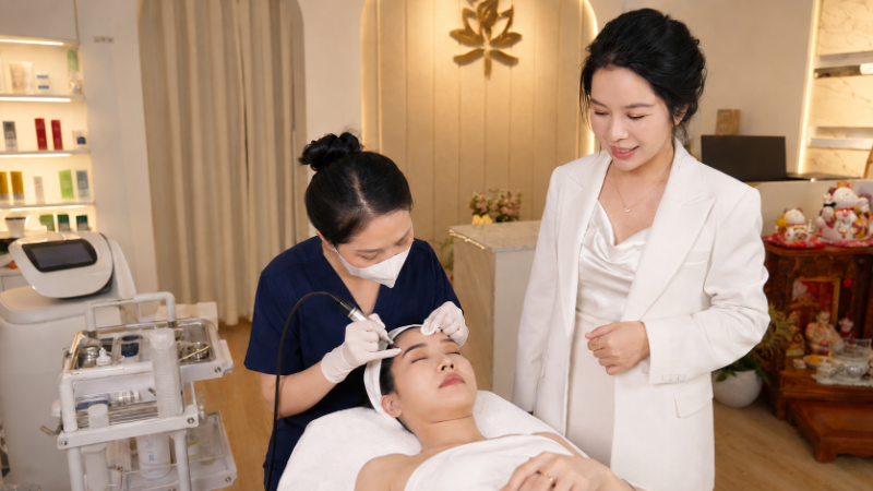 Xoá xăm chân mày tại Sunrise Beauty
